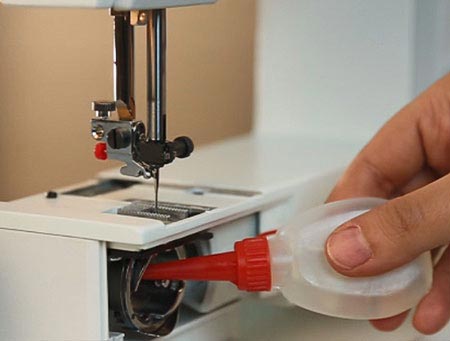 روغن کاری چرخ خیاطی