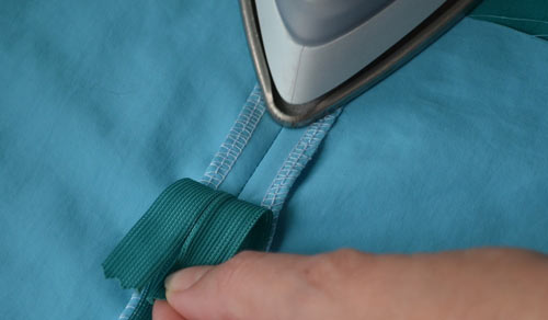 اتو کردن جای زیپ